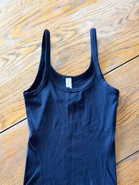 LULULEMON ATHLETICA dk blue tank top/never worn/size 2